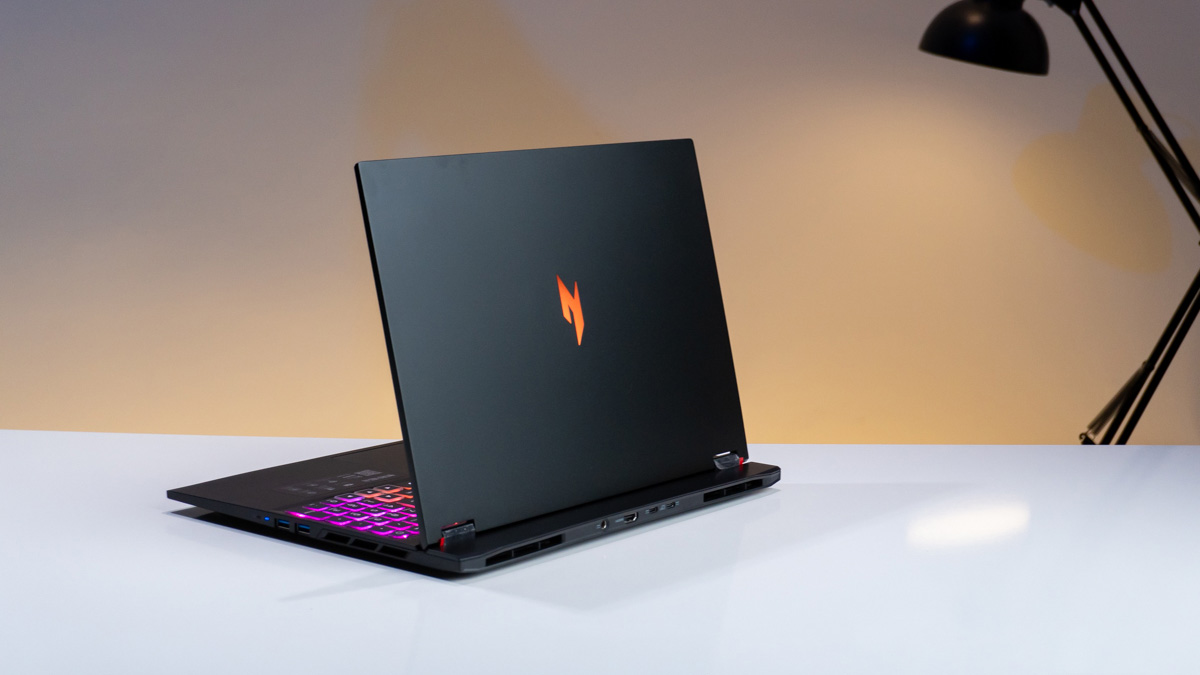 Trên tay Acer Nitro 16S AI ProPanel 2025: Thiết kế mới, mỏng nhẹ, RTX 5060 mạnh mẽ, giá 40 triệu