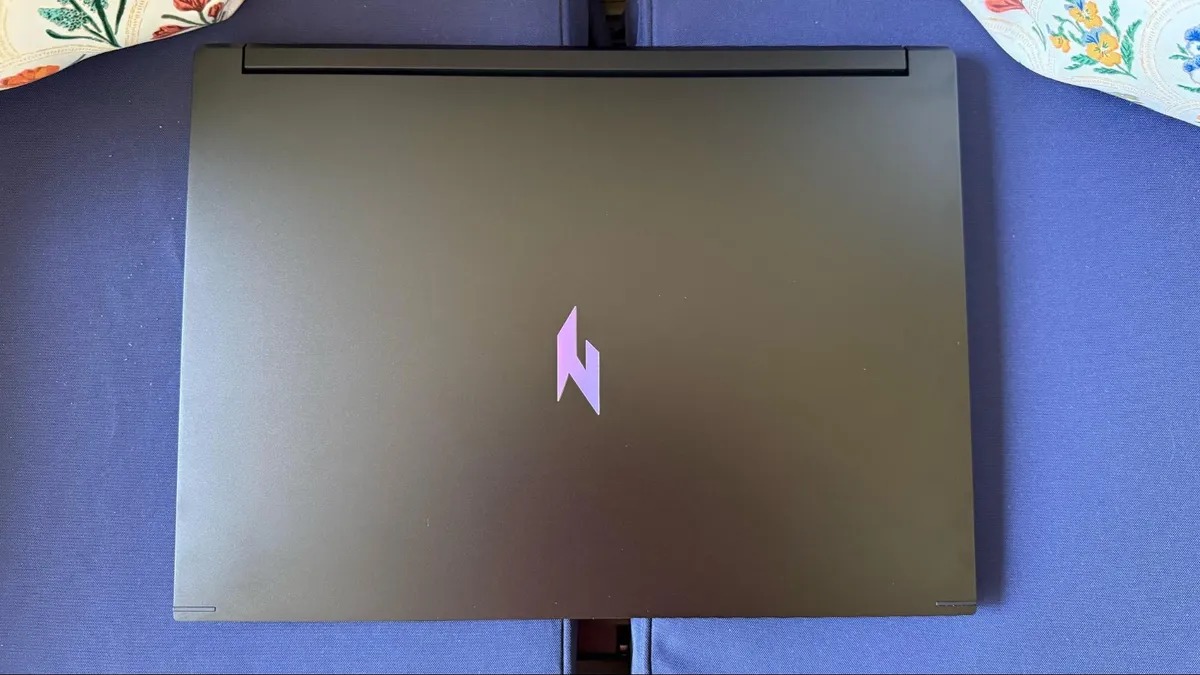 Đánh giá Acer Nitro V 16S AI (Ryzen 7 260): Màn hình đẹp, pin trâu, nhưng liệu có đủ sức cho cuộc chiến gaming?