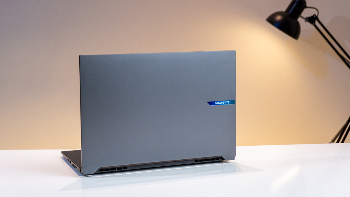 Trên tay Gigabyte AERO X16: Laptop Ryzen AI 7 + RTX 5060 mỏng nhẹ, hơn 37 triệu có xứng đáng cho content creator?