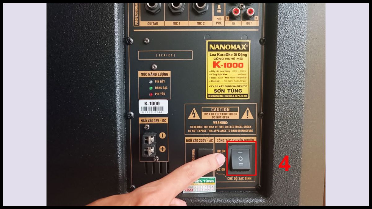 Cách kết nối micro có dây với loa Nanomax 