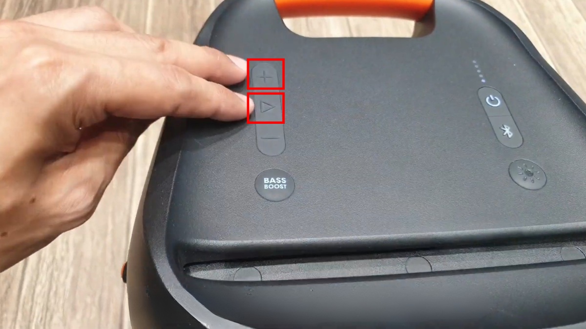 Hướng dẫn cách reset loa kéo Bluetooth