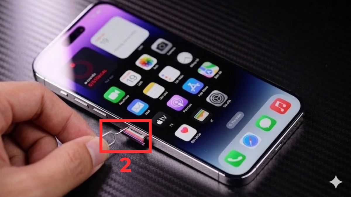 Cách gắn SIM iPhone 14 Pro Max bước 2