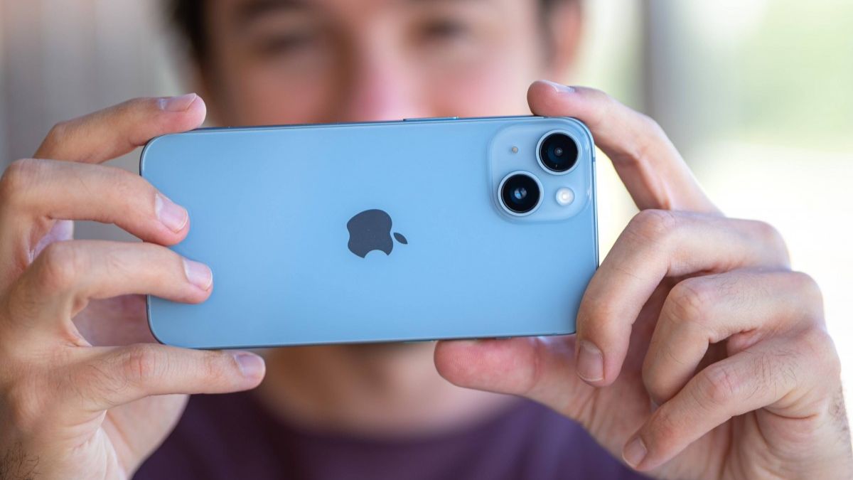 Có nên mua iPhone 14 xanh dương thời điểm này?