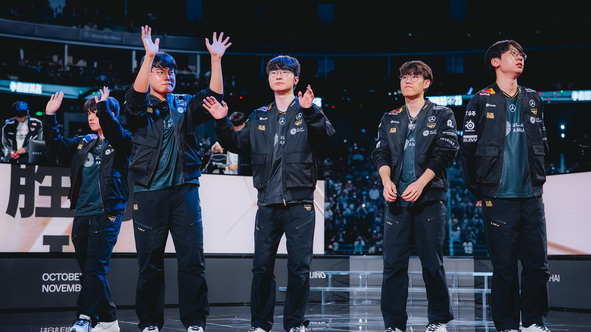 Bán kết CKTG 2025: T1 đánh bại TES, tái hiện "nội chiến Hàn Quốc" tại Trung Quốc Bán kết CKTG 2025: T1 đánh bại TES, tái hiện "nội chiến Hàn Quốc" tại Trung Quốc