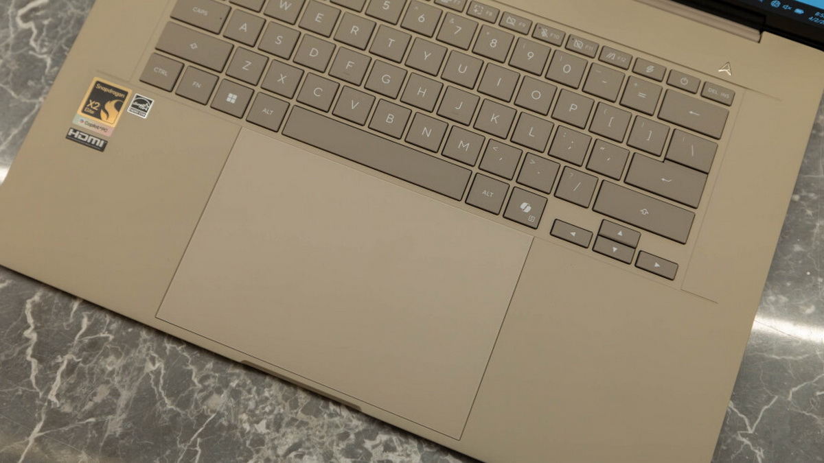 Đánh giá Asus Zenbook A16: Laptop sang trọng, mạnh mẽ và cực nhẹ