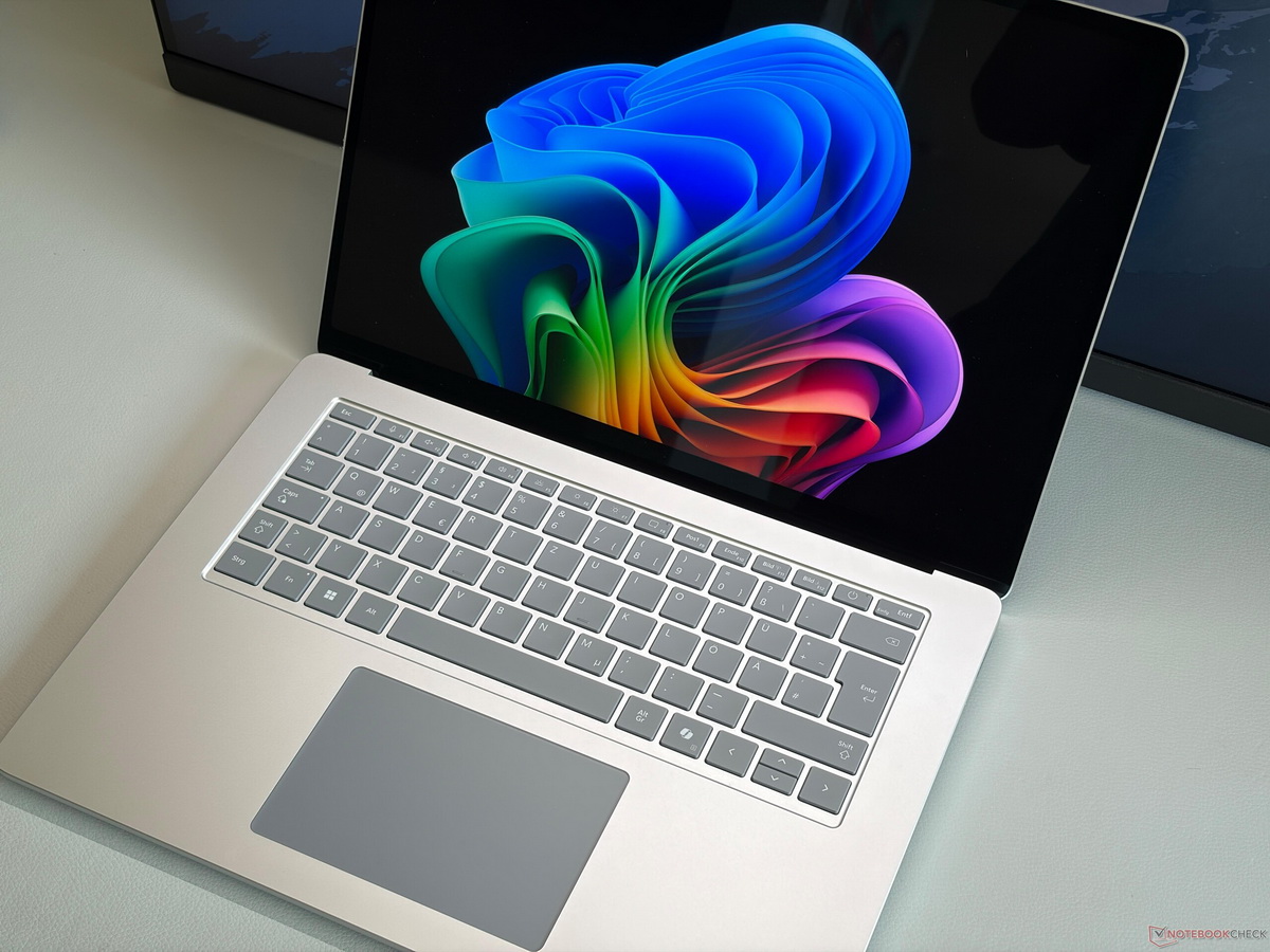 Đánh giá Microsoft Surface Laptop 15 Gen 8