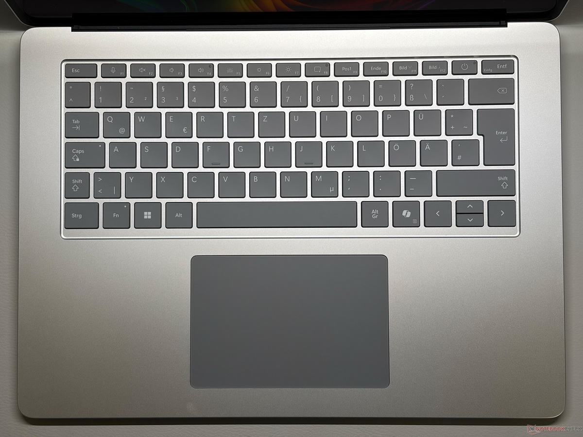 Đánh giá Microsoft Surface Laptop 15 Gen 8