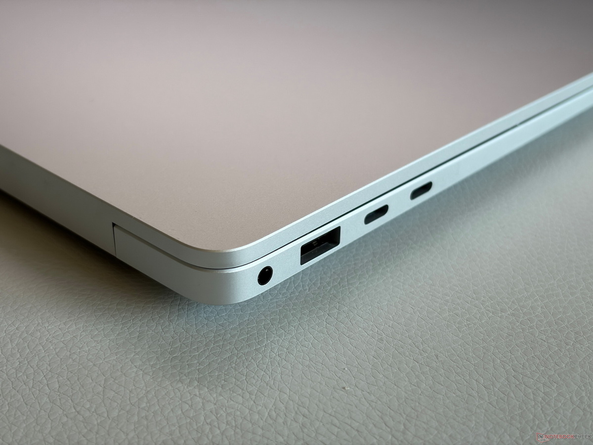 Đánh giá Microsoft Surface Laptop 15 Gen 8