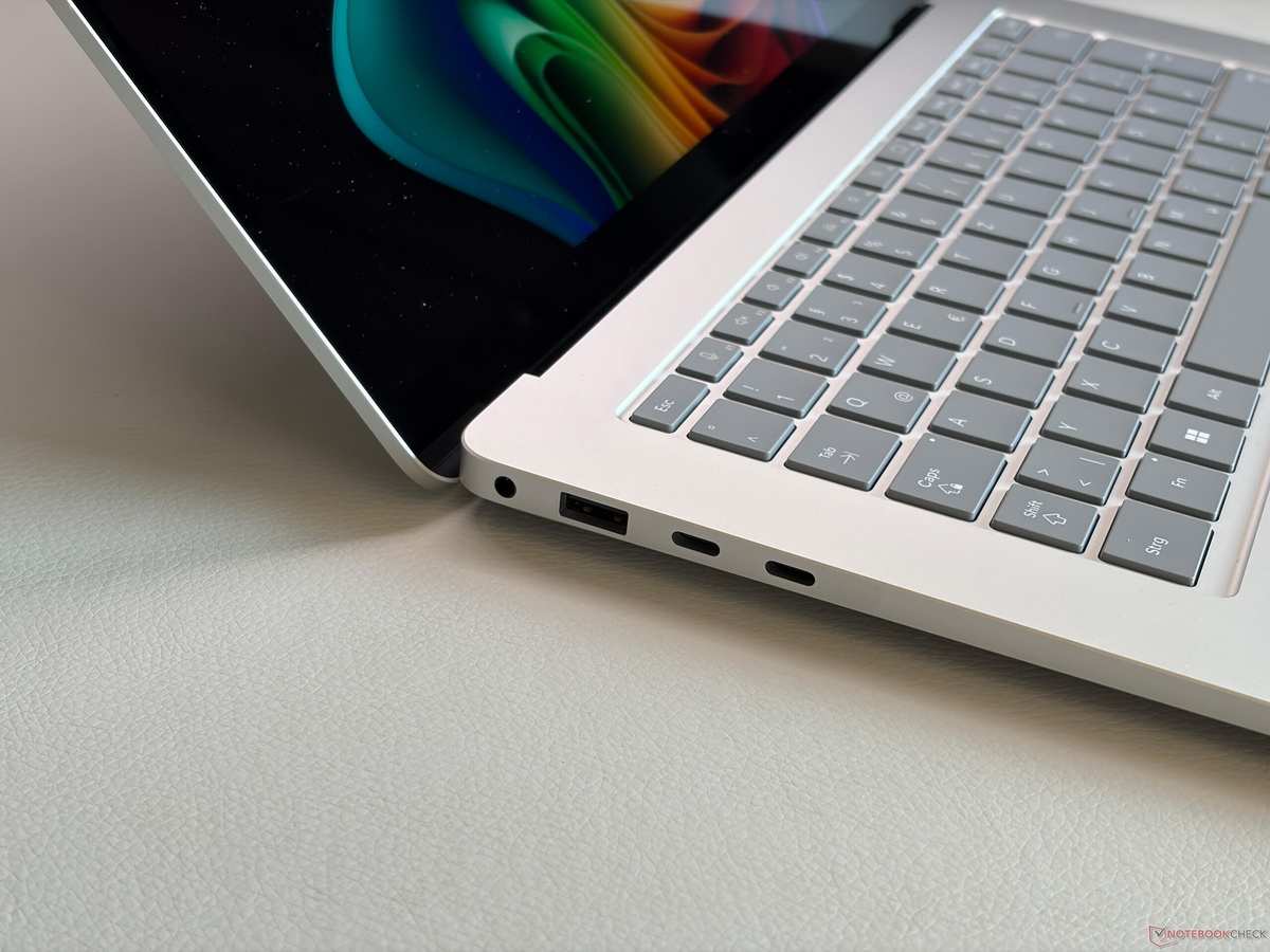 Đánh giá Microsoft Surface Laptop 15 Gen 8
