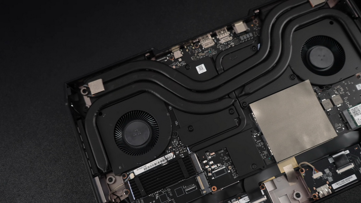 Đánh giá Minisforum G7 Pro: Laptop không màn hình cực mạnh cho game thủ