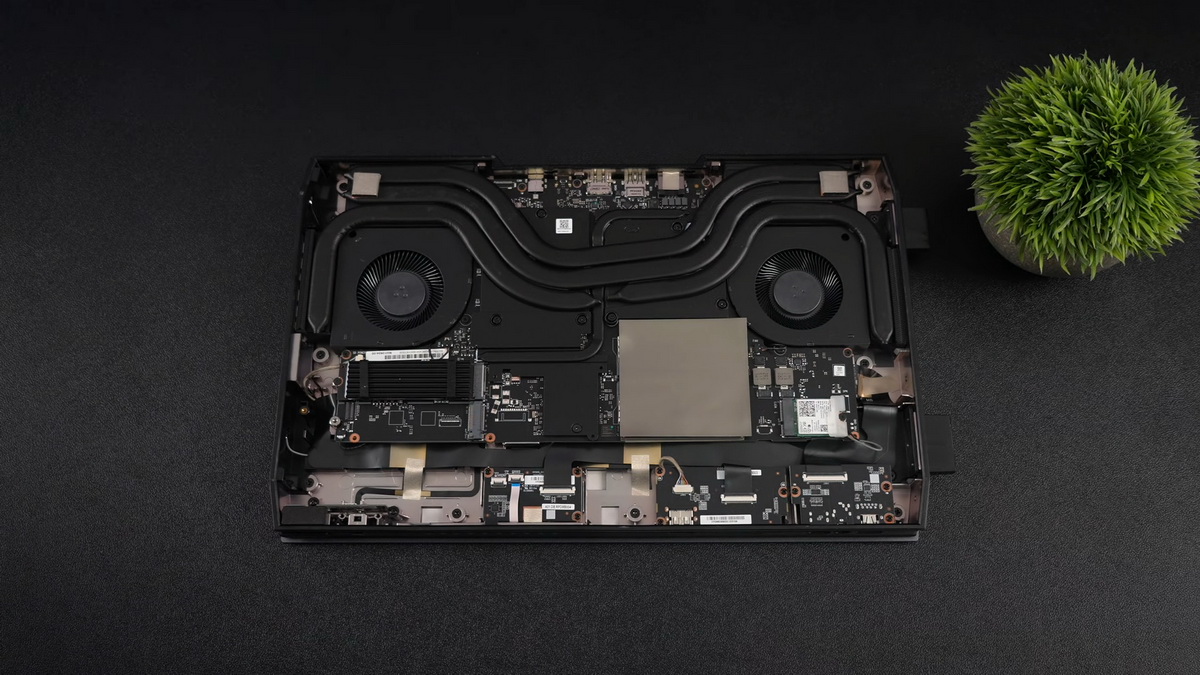 Đánh giá Minisforum G7 Pro: Laptop không màn hình cực mạnh cho game thủ