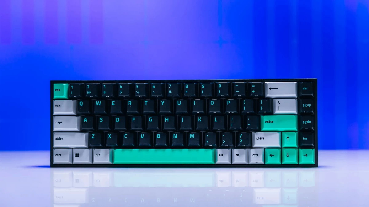 Đánh giá Reclusa X Mini 65%: Bàn phím nhỏ, giá rẻ, mác Razer?