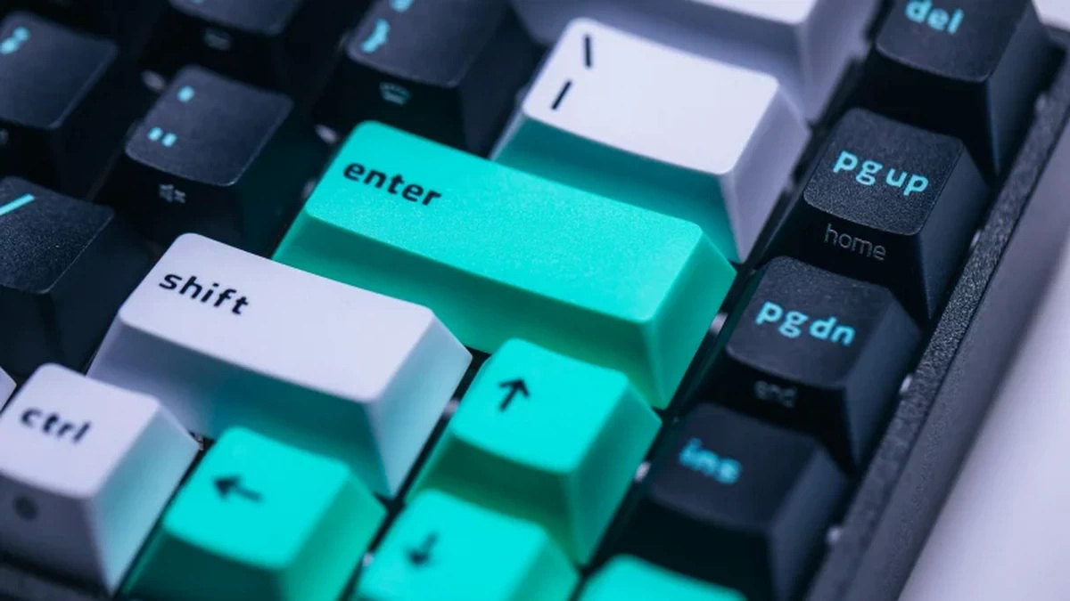 Đánh giá Reclusa X Mini 65%: Bàn phím nhỏ, giá rẻ, mác Razer?
