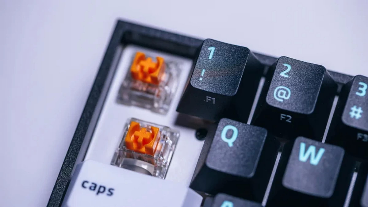 Đánh giá Reclusa X Mini 65%: Bàn phím nhỏ, giá rẻ, mác Razer?