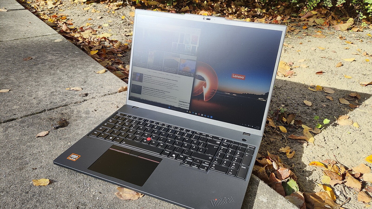 Đánh giá Lenovo ThinkPad P16s Gen 4: Workstation không GPU rời, chỉ có 1 quạt hoạt động ra sao? Đánh giá Lenovo ThinkPad P16s Gen 4: Workstation không GPU rời, chỉ có 1 quạt hoạt động ra sao?