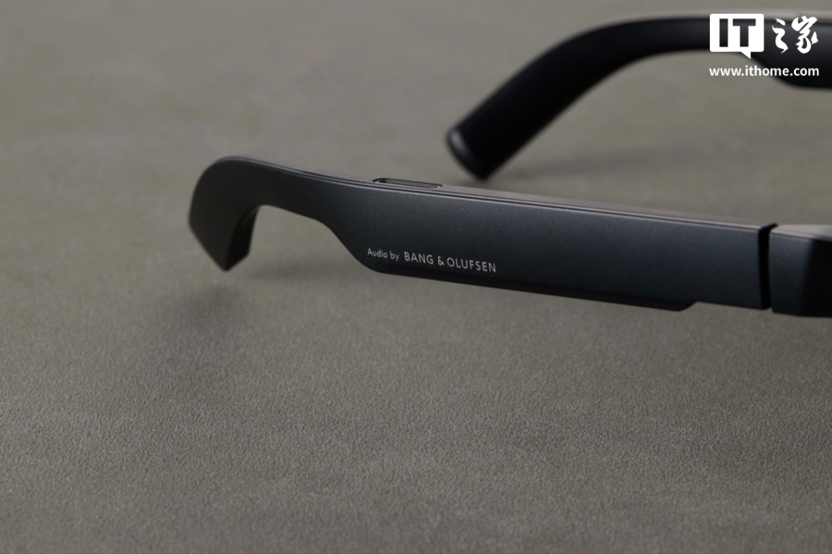 Đánh giá kính thông minh Thunderbird Air 4 Pro: Màn hình 135 inch trong túi bạn