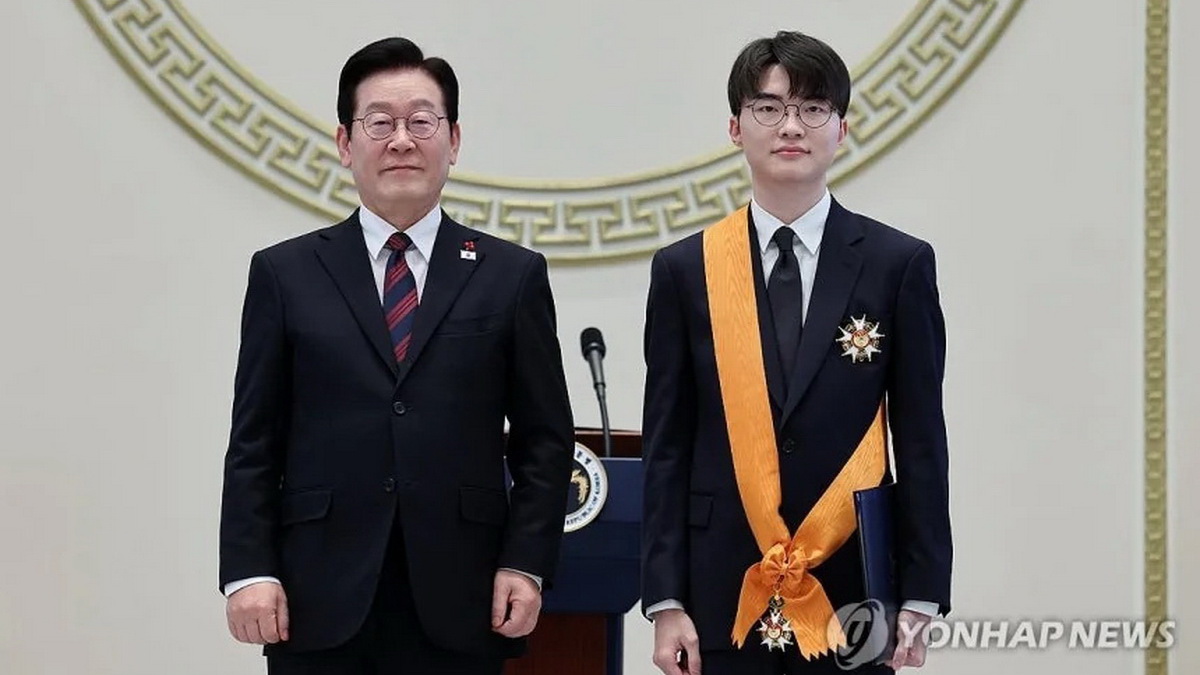 Sau 6 chức vô địch thế giới, Faker được Tổng thống Hàn Quốc trao tặng vinh dự tối cao