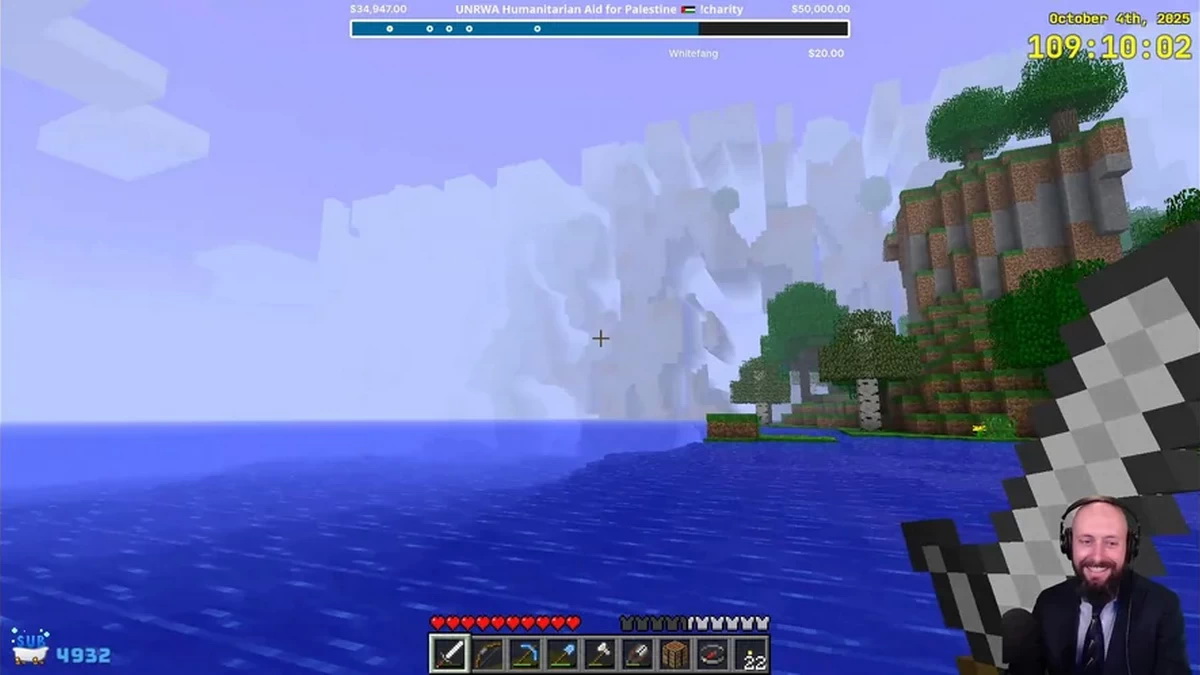 Game thủ dành 14 năm để đi đến nơi tận cùng thế giới Minecraft làm từ thiện