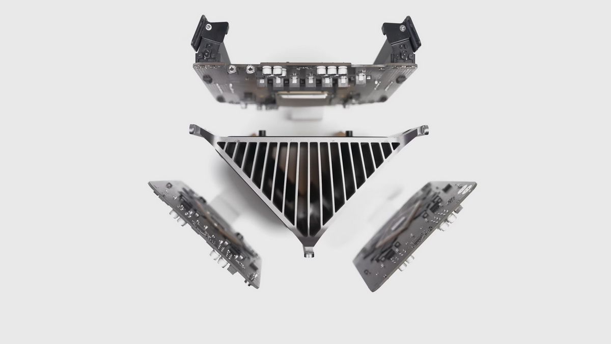 Modder Trung Quốc độ console 3in1 chơi được cả PS5, XSX và Switch 2