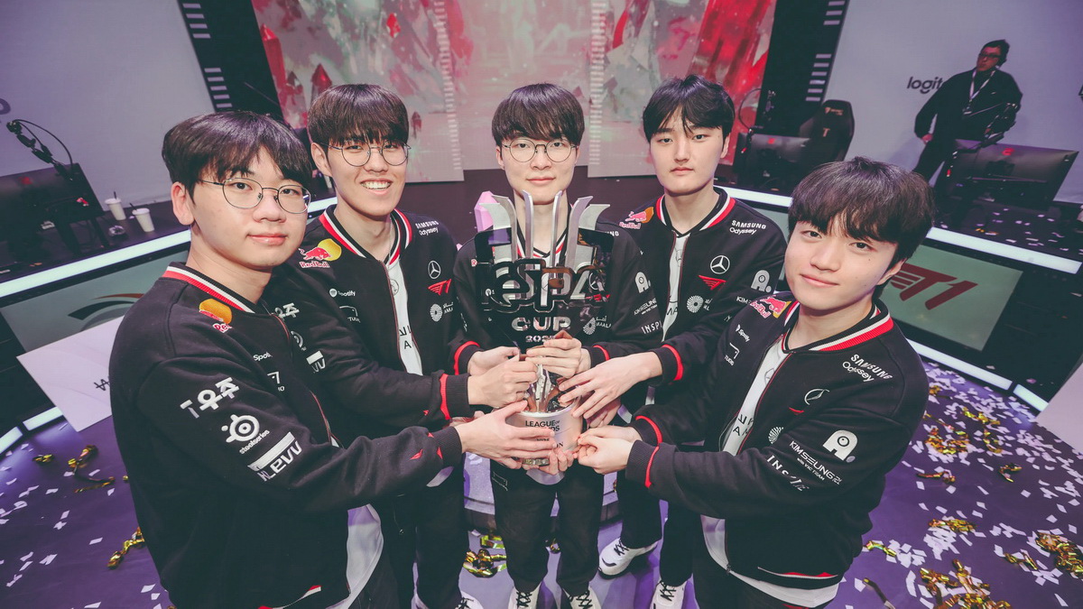 LMHT: Peyz tặng "quà ra mắt" cho T1, còn Faker hoàn tất bộ sưu tập cúp của mình LMHT: Peyz tặng "quà ra mắt" cho T1, còn Faker hoàn tất bộ sưu tập cúp của mình