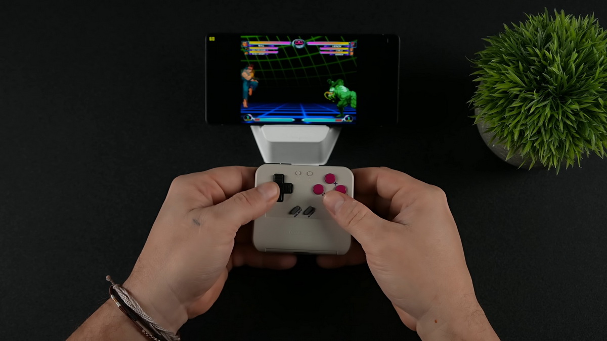 Trên tay GameSir Pocket Taco: Biến iPhone của bạn thành GameBoy huyền thoại