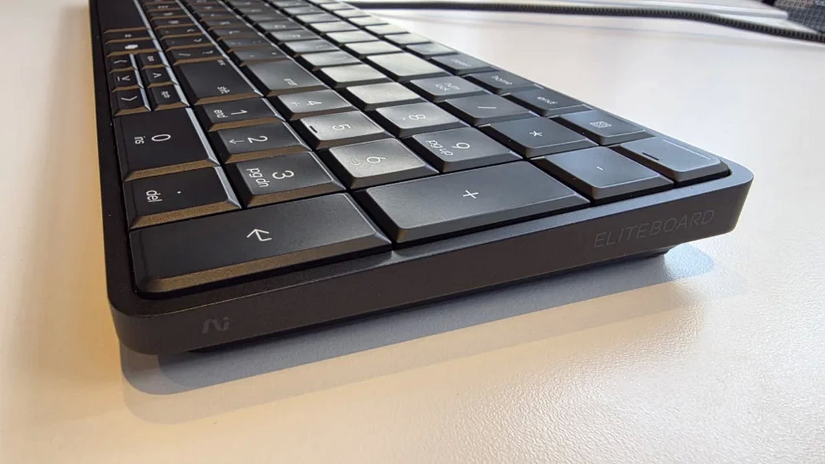 Trên tay EliteBoard G1a – Đã nói đây là PC nhưng không ai tin!