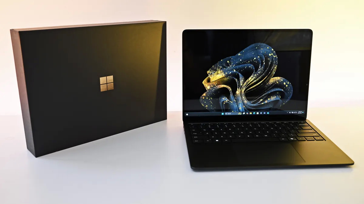 Trên tay bản laptop Surface 50th Anniversary kỷ niệm 50 năm cực đỉnh của Microsoft