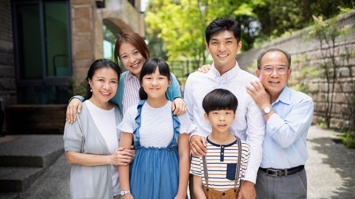 Ảnh gia đình đi du lịch bên nhau