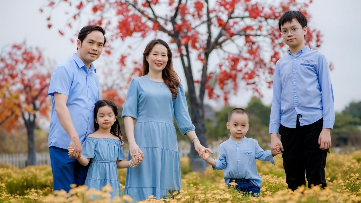 Ảnh gia đình 5 người ấm cúng