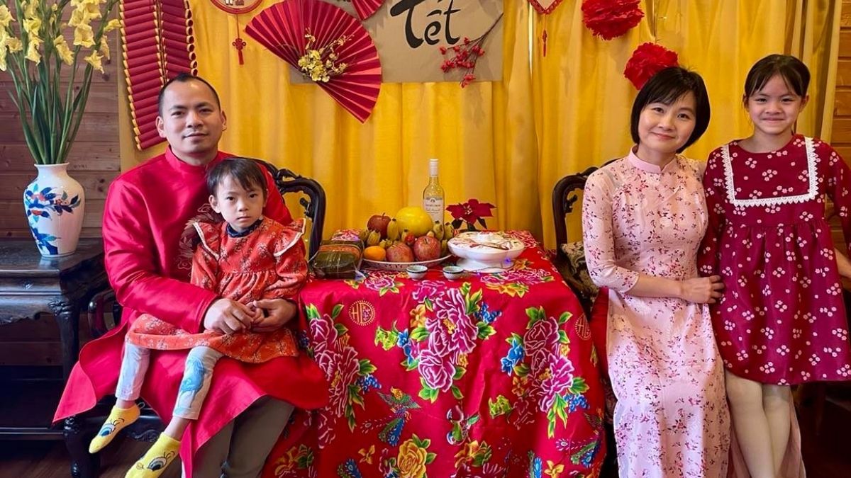 Hình ảnh con người Việt Nam chan hòa