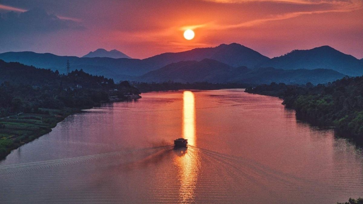 Hình ảnh về những con sông Việt Nam và cây cầu nhỏ