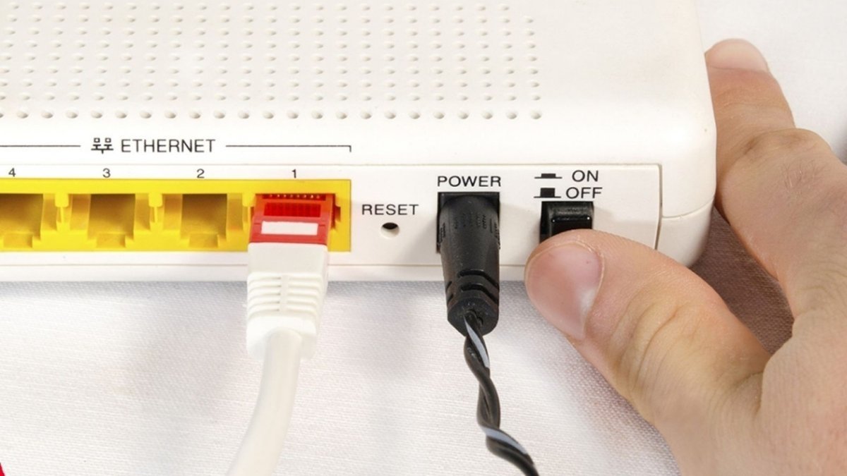 Khởi động lại router/modem khi App Store tải ứng dụng chậm