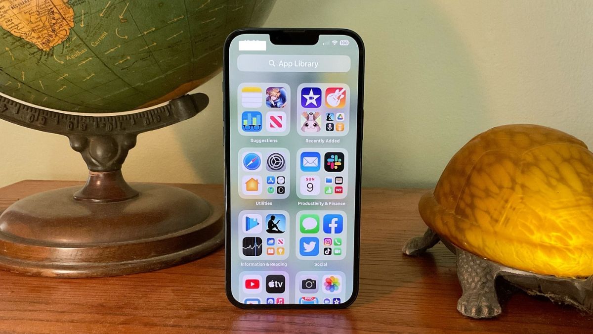 iPhone 14 Plus với màn hình lớn