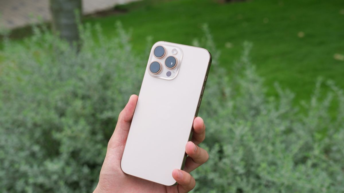 Mẫu iPhone 16 Pro Max 3 mắt