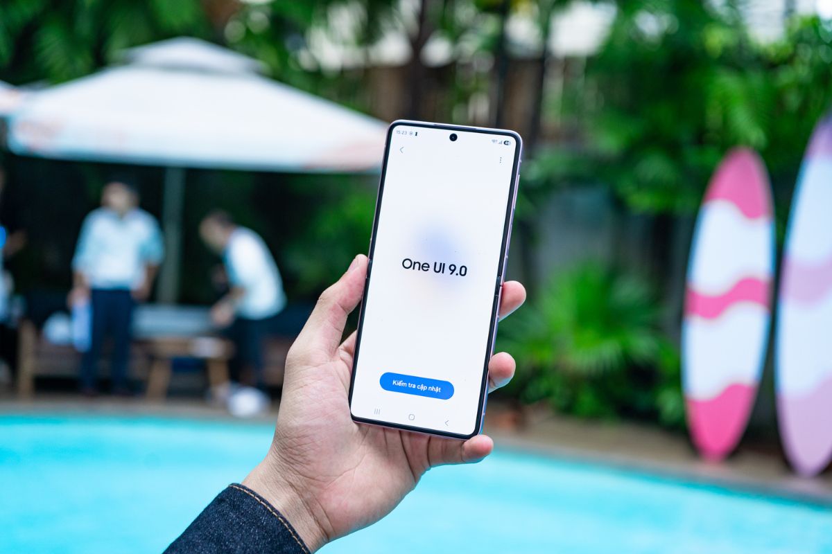 Vì sao bạn nên biết nhiều cách tắt máy Galaxy Flip