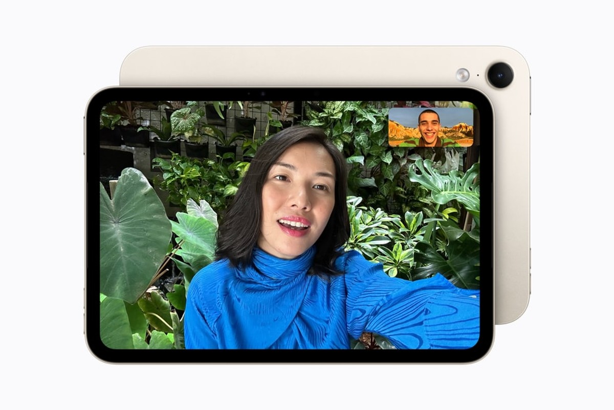 Một cuộc gọi FaceTime hiển thị trên iPad mini đặt theo phương ngang