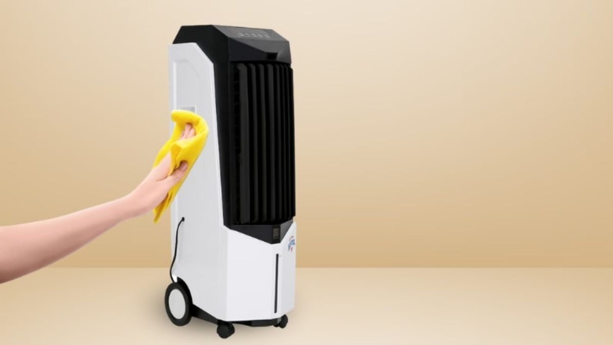 Trẻ sơ sinh nằm quạt hơi nước được không và cách vệ sinh quạt