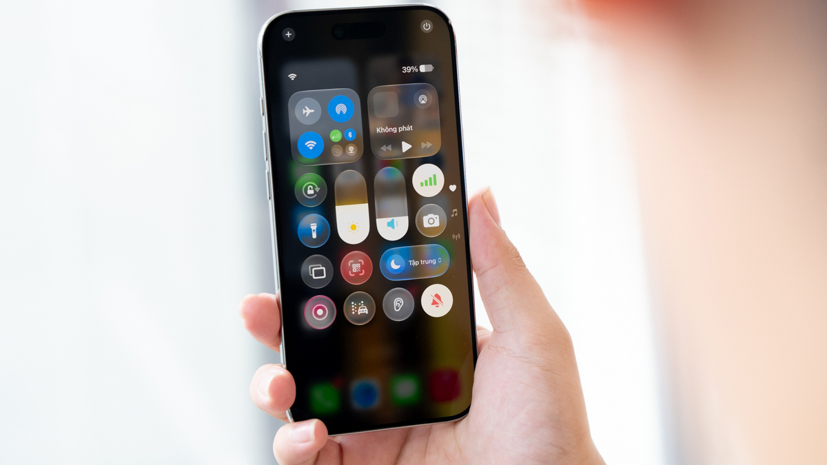 iOS 27 beta 3 có tính năng gì mới: Tối ưu hoá Liquid Glass, cải tiến Siri,... iPhone nào được cập nhật?