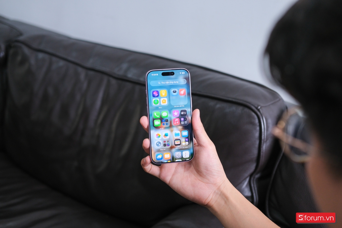 Màn hình của iPhone 17 chạy iOS 26