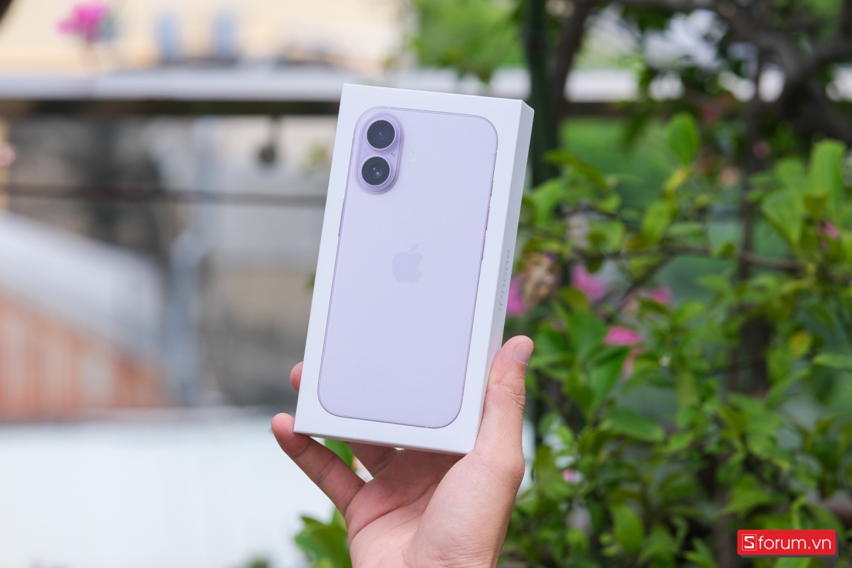 Mở hộp iPhone 17 chính hãng với màu Tím