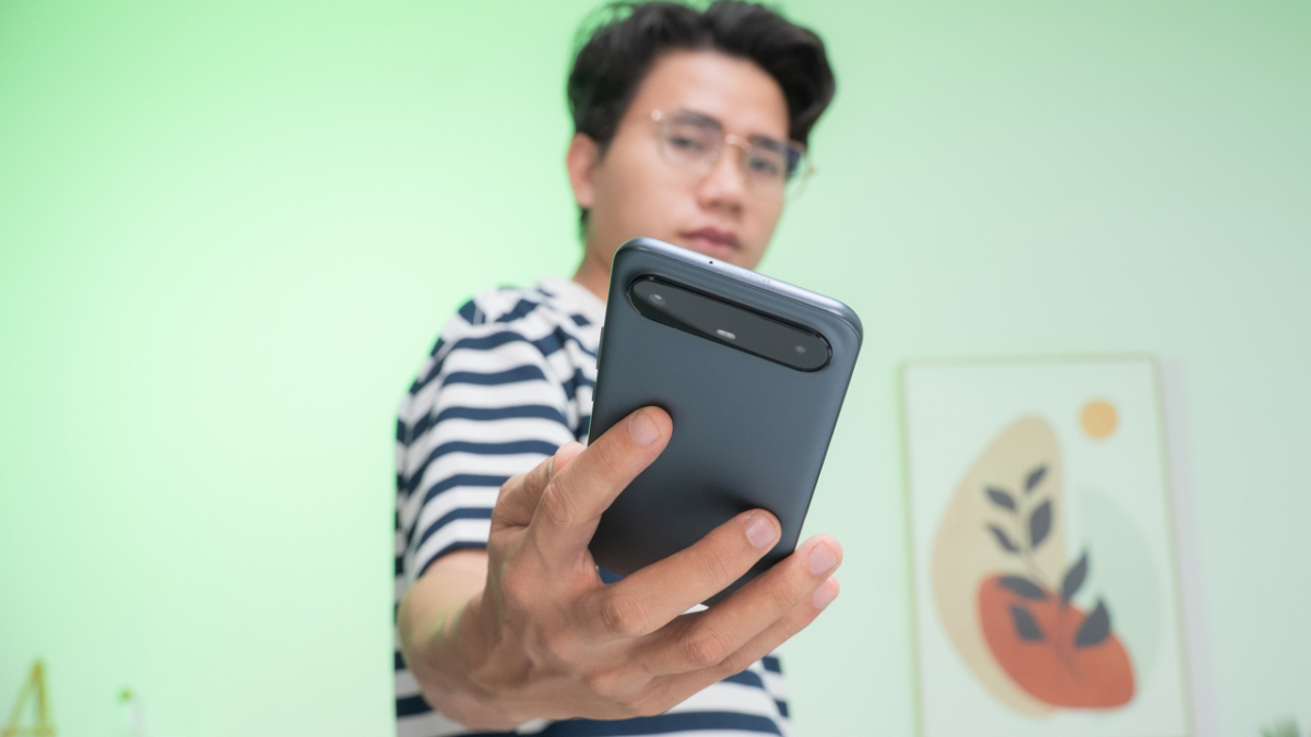 Trên tay Tecno Pova Slim 5G: Thân máy siêu mỏng chỉ 6mm, thiết kế như iPhone Air, giá rẻ hơn nhiều!