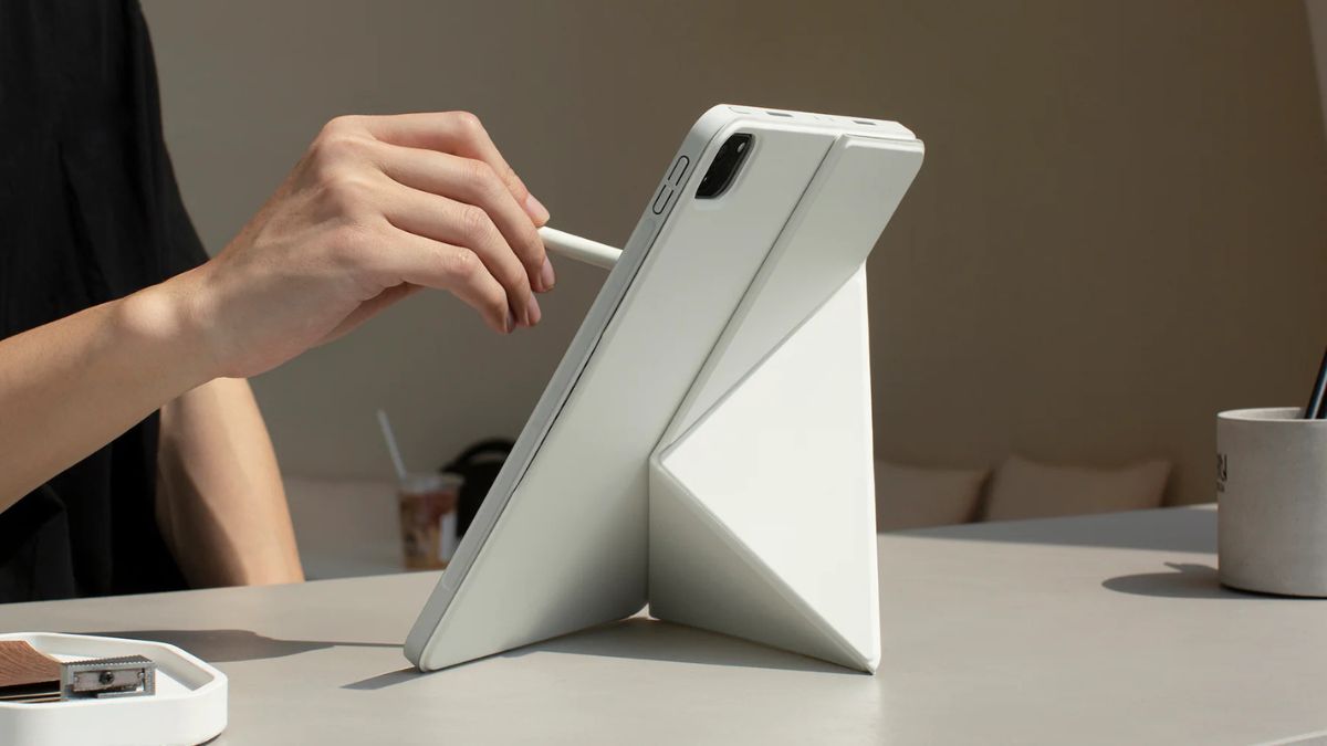 Các phụ kiện cần thiết cho iPad của sinh viên ốp, bút