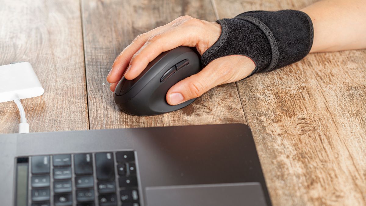 Cách sửa lỗi touchpad không hoạt động trên laptop bằng dùng chuột ngoài