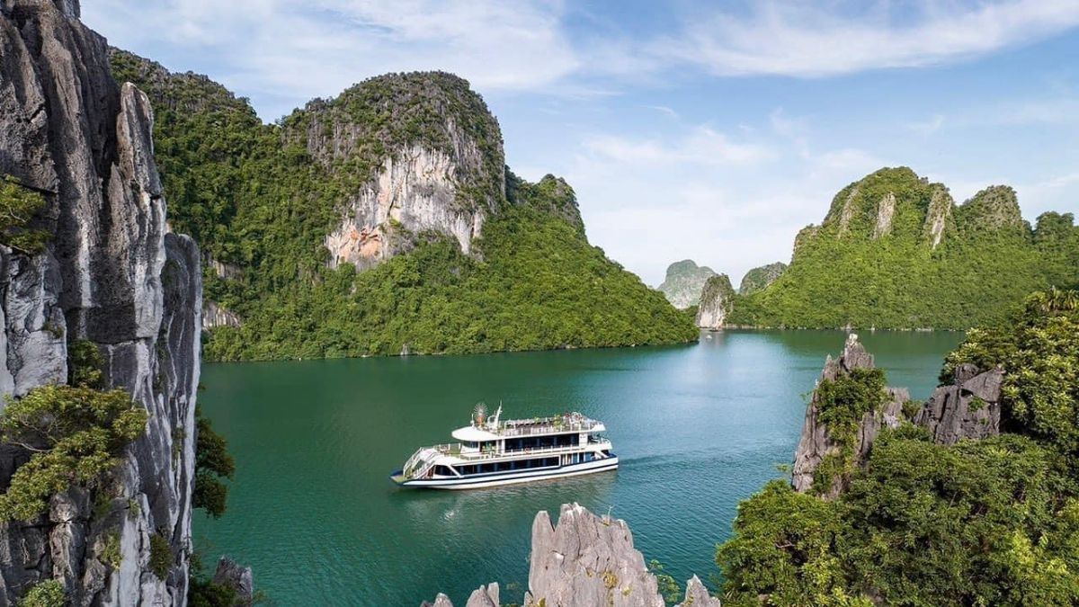 Hình ảnh du lịch Vịnh Hạ Long đơn sơ đẹp
