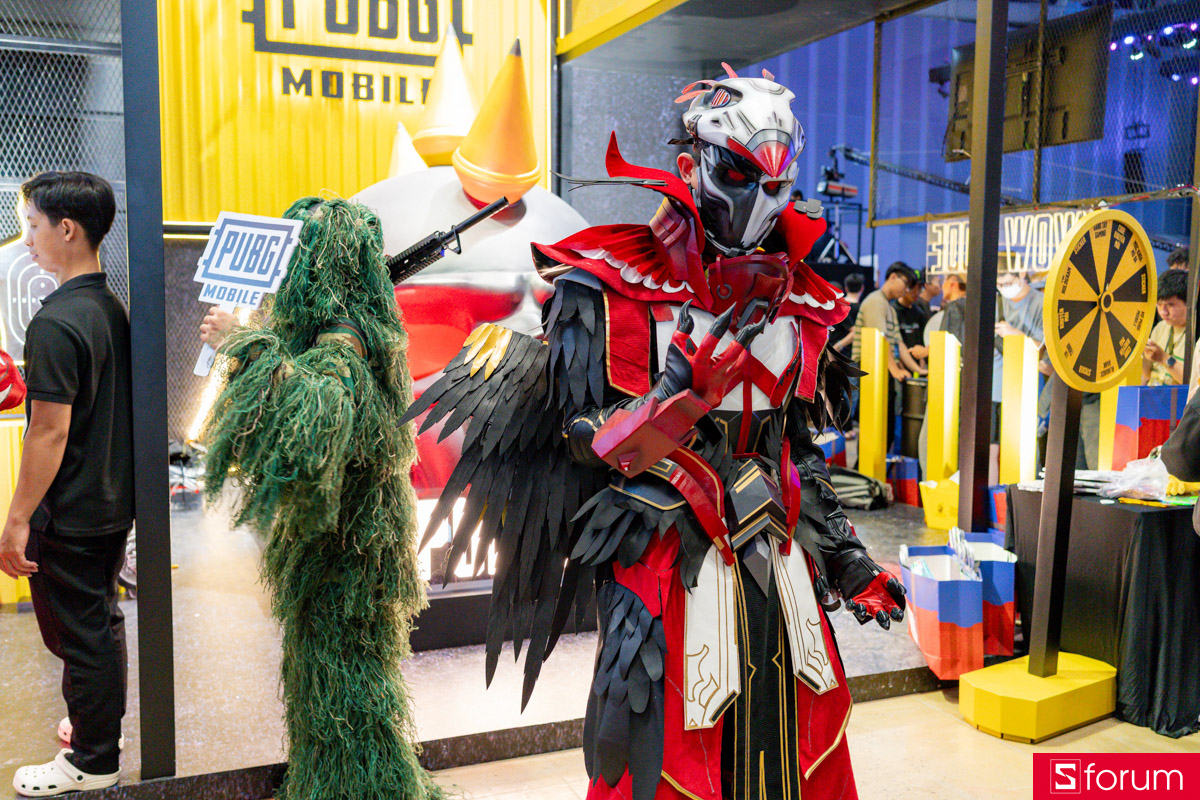 Cosplay X-Suit Huyết Quạ