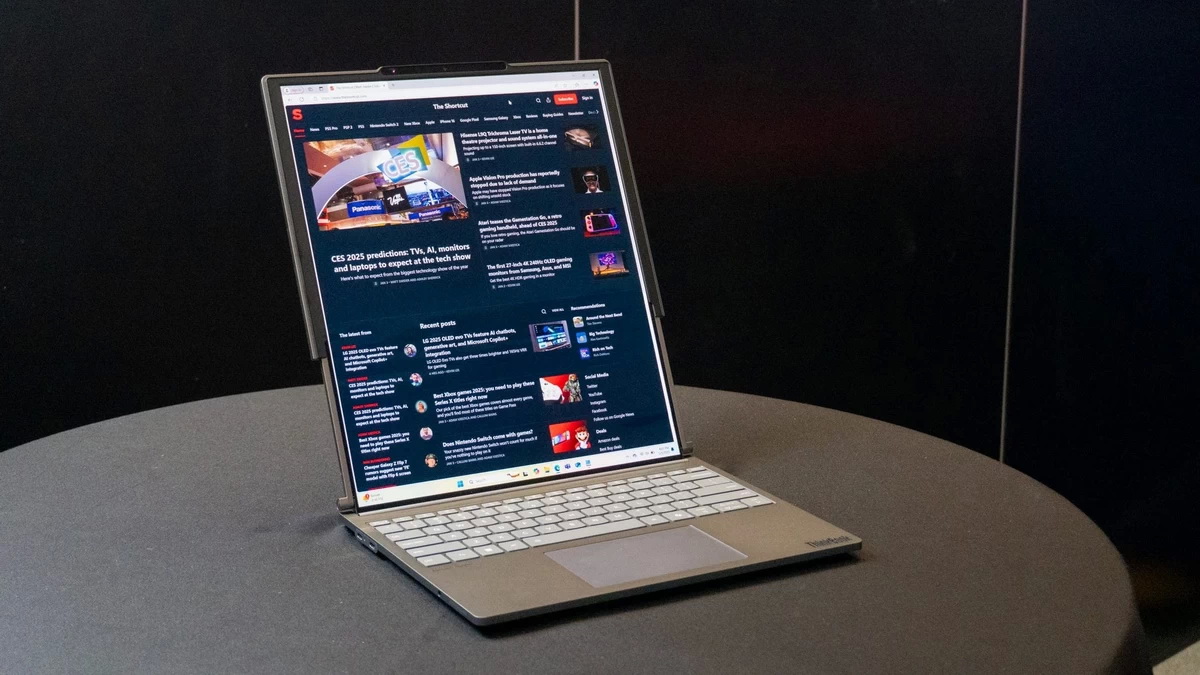 10 mẫu laptop khiến doanh nhân và game thủ thèm thuồng tại CES 2025