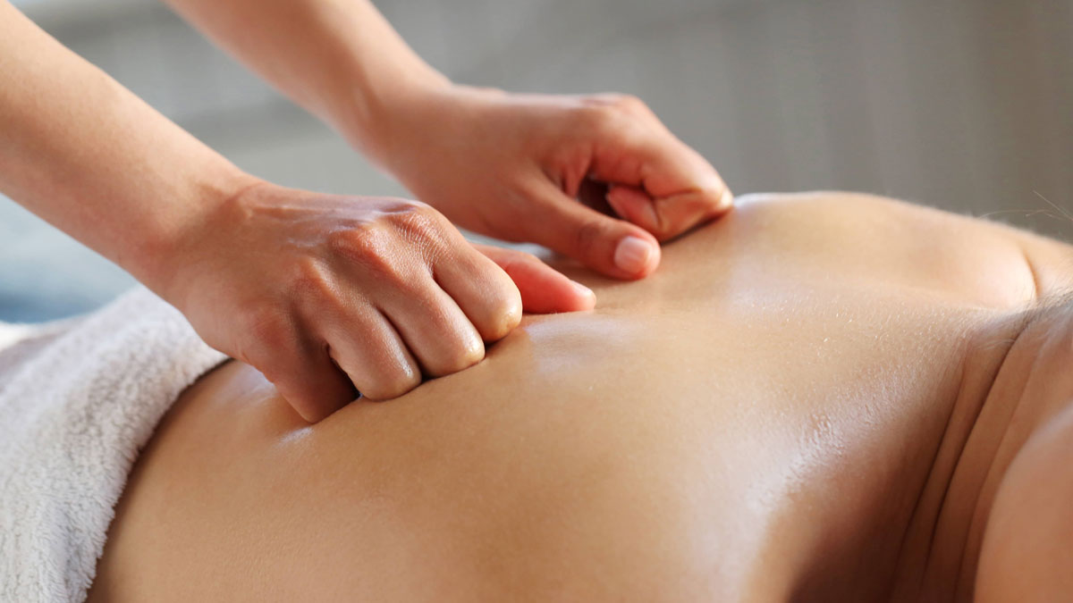Cách massage lưng tại nhà giảm đau mỏi, căng, nhức cơ