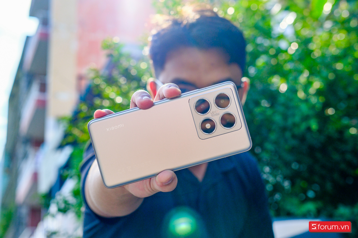 Xiaomi 14T Pro có mặt lưng kính bóng