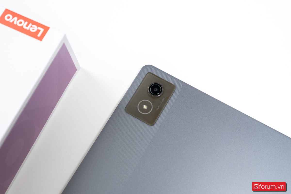 Trên tay Lenovo Idea Tab Pro với camera đơn