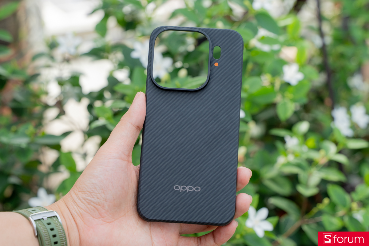 Trên tay bộ lens OPPO Find X9 Pro với ốp lưng ấn tượng
